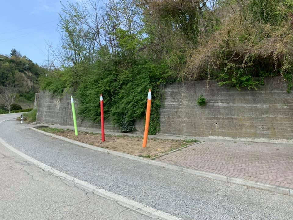 Matite_giganti_-_Vinchio__via_Vaglio_